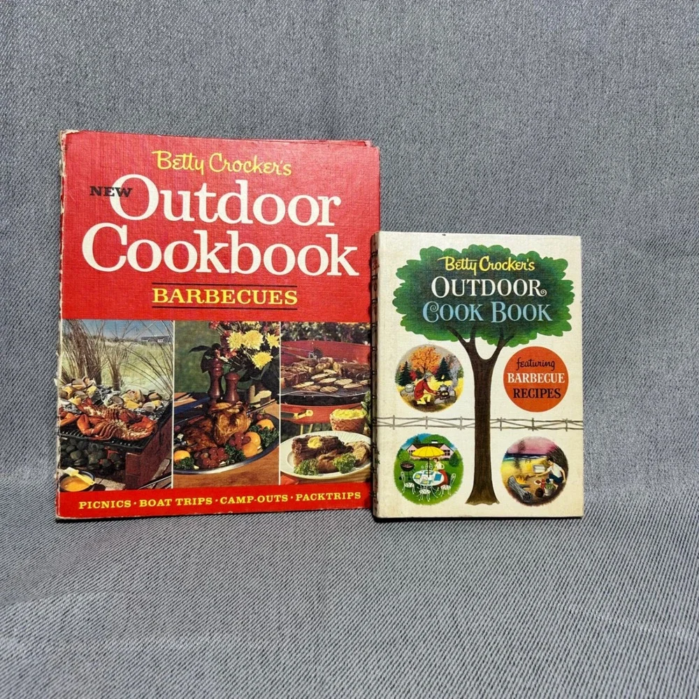 Betty Crocker Vintage Outdoor Cook Book Set 2pc Red White Barbecue Recipes